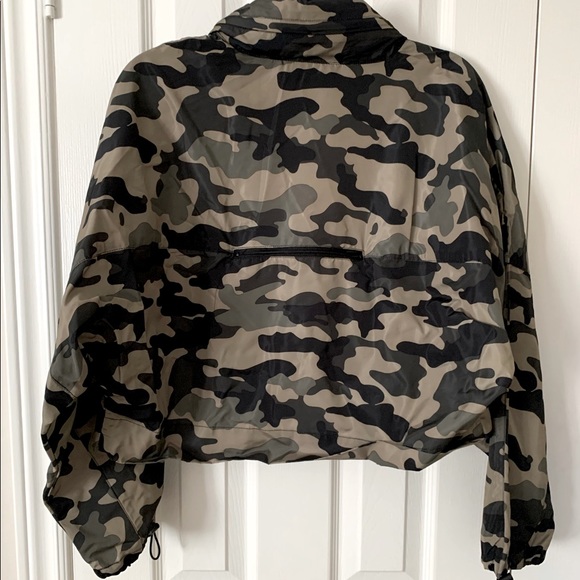 Zara Camo Windbreaker/Pocketable Jacket NWT - Picture 2 of 4